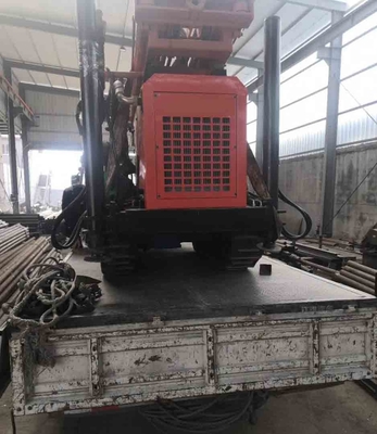 রাবার ক্রলার ওয়াটার বোরহোল ড্রিলিং মেশিন 60kw 180m গভীরতা শিল্পের জন্য