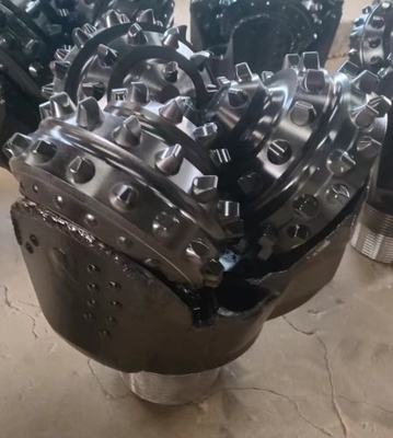 14 3 / 4 Iadc517 Api স্টিল টুথ ট্রিকোন বিট হার্ড রক খোলা বা সিল করা বিয়ারিং
