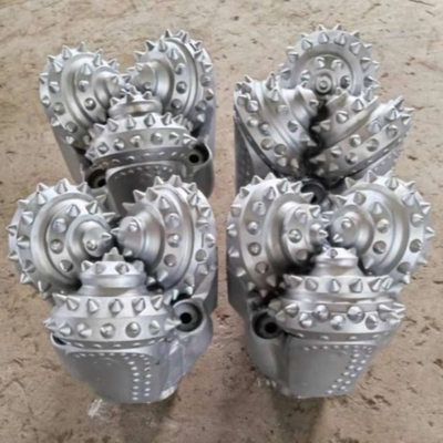 24 ইঞ্চি ট্রিকোন রোলার বিটস IADC537 হরিয়েন্টাল দিকনির্দেশক ড্রিলিং জন্য ওয়েল ড্রিল বিট