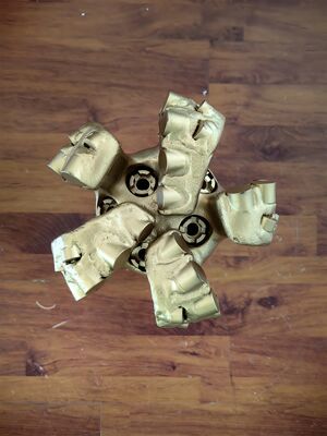 ৮ ১/২ ইঞ্চি ৫ ব্লেড পিডিসি ড্রিল বিট জল কূপ ড্রিলিং এর জন্য এপিআই রেগ থ্রেড সহ